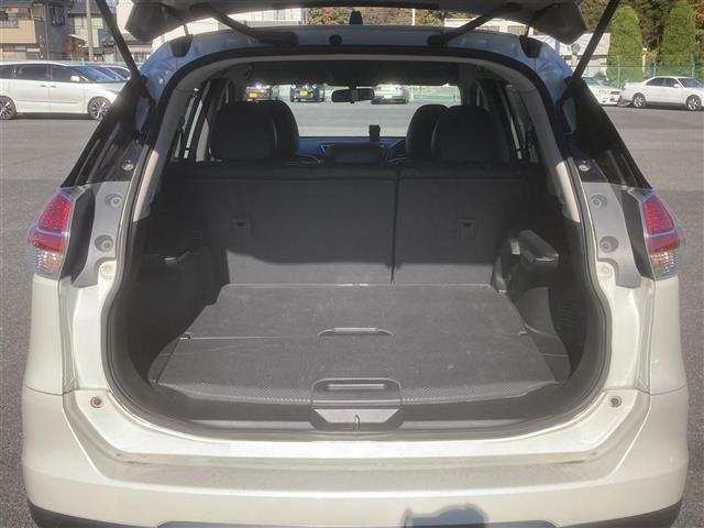 エクストレイル 20X ◆4WD◆純正SDナビ(MC313D-W)◆アイドリングストップ◆プッシュスタート◆ETC◆純正17インチAW◆純正LEDヘッドライト◆革巻きステアリング◆前席シートヒーター◆横滑り防止装置(20枚目)