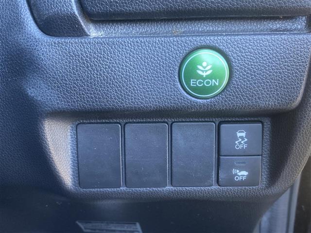 フィットハイブリッド Ｓパッケージ　社外ＨＤＤナビ　フルセグテレビ　クルーズコントロール　プッシュスタート　ＥＴＣ　純正１６インチＡＷ　前後ドライブレコーダー　革巻きステアリング　パドルシフト　純正ＬＥＤヘッドライト　フォグランプ（7枚目）