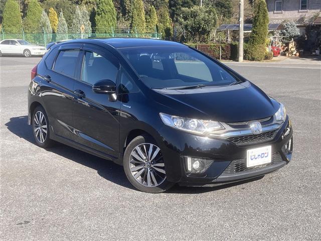 フィットハイブリッド Ｓパッケージ　社外ＨＤＤナビ　フルセグテレビ　クルーズコントロール　プッシュスタート　ＥＴＣ　純正１６インチＡＷ　前後ドライブレコーダー　革巻きステアリング　パドルシフト　純正ＬＥＤヘッドライト　フォグランプ（25枚目）