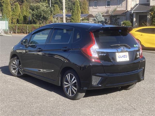 フィットハイブリッド Ｓパッケージ　社外ＨＤＤナビ　フルセグテレビ　クルーズコントロール　プッシュスタート　ＥＴＣ　純正１６インチＡＷ　前後ドライブレコーダー　革巻きステアリング　パドルシフト　純正ＬＥＤヘッドライト　フォグランプ（38枚目）