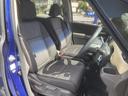 【運転席】座り心地がよく適度な固さなので、長時間の運転でも腰が痛くなりにくくなっております。