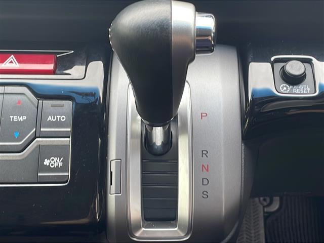 ステップワゴンスパーダ Z クールスピリット インターナビ セレクション 純正ナビ バックカメラ ドラレコ 両側パワスラ 純正フリップダウンモニター ハーフレザーシート オートライト AFS フォグライト アイドリングストップ パドルシフト ETC 純正アルミホイール(15枚目)