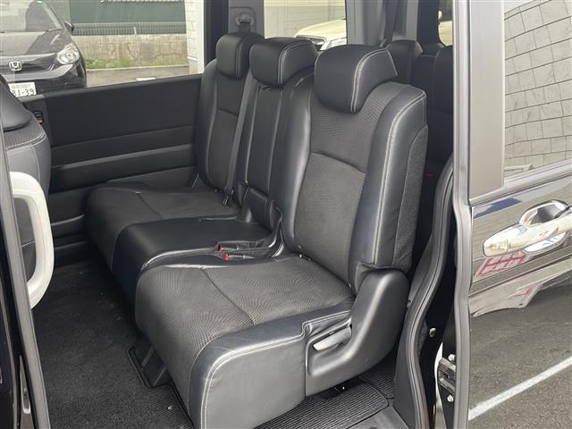 ステップワゴンスパーダ Z クールスピリット インターナビ セレクション 純正ナビ バックカメラ ドラレコ 両側パワスラ 純正フリップダウンモニター ハーフレザーシート オートライト AFS フォグライト アイドリングストップ パドルシフト ETC 純正アルミホイール(24枚目)