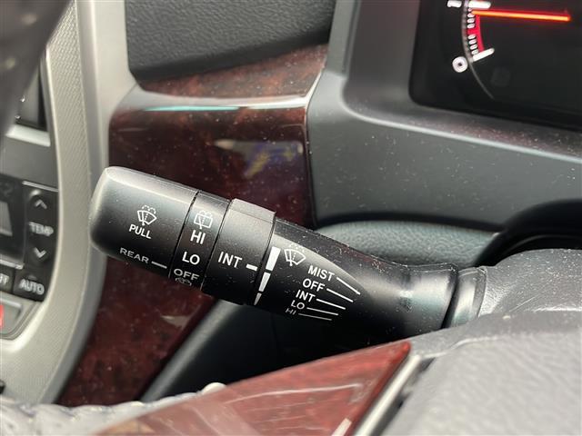 ヴェルファイア ２．４Ｚ　純正ナビ　バックカメラ　コーナーセンサー　オートライト　フォグライト　パワースライドドア　ドライブレコーダー　レーダー探知機　ＥＴＣ　純正アルミホイール　ウォークスルー　オットマン　ドアバイザー（5枚目）