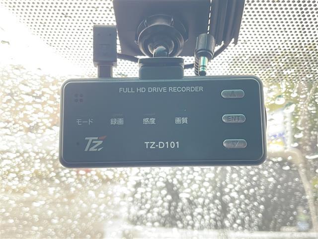 ヴェルファイア ２．４Ｚ　純正ナビ　バックカメラ　コーナーセンサー　オートライト　フォグライト　パワースライドドア　ドライブレコーダー　レーダー探知機　ＥＴＣ　純正アルミホイール　ウォークスルー　オットマン　ドアバイザー（17枚目）