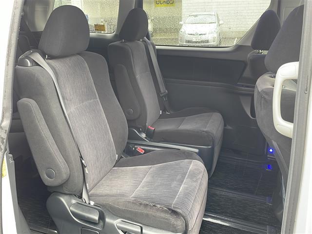 ヴェルファイア ２．４Ｚ　純正ナビ　バックカメラ　コーナーセンサー　オートライト　フォグライト　パワースライドドア　ドライブレコーダー　レーダー探知機　ＥＴＣ　純正アルミホイール　ウォークスルー　オットマン　ドアバイザー（23枚目）