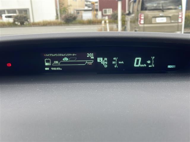 プリウス Ｇツーリングセレクションレザーパッケージ　純正ナビ（ＢＴ接続可・ＨＤＭＩ）／フルセグテレビ／バックカメラ／プリクラッシュセーフティ／レーダークルーズコントロール／ビルトインＥＴＣ／パワーシート（Ｄ席・Ｎ席）／シートヒーター（3枚目）