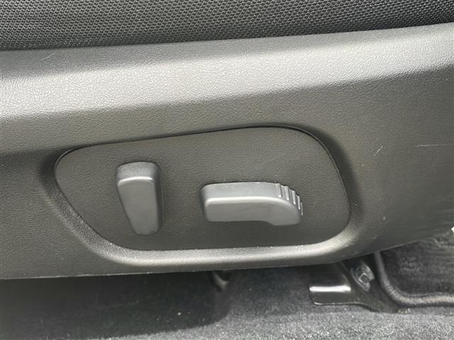 フォレスター ２．０ｉ－Ｓ　アイサイト　社外ナビ（ＣＤ・ＤＶＤ）／ワンセグテレビ／ＥＴＣ／パワーシート（Ｄ席・Ｎ席）／シートヒーター（Ｄ席・Ｎ席）／パワーバックドア（13枚目）