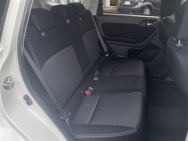 フォレスター ２．０ｉ－Ｓ　アイサイト　社外ナビ（ＣＤ・ＤＶＤ）／ワンセグテレビ／ＥＴＣ／パワーシート（Ｄ席・Ｎ席）／シートヒーター（Ｄ席・Ｎ席）／パワーバックドア（24枚目）