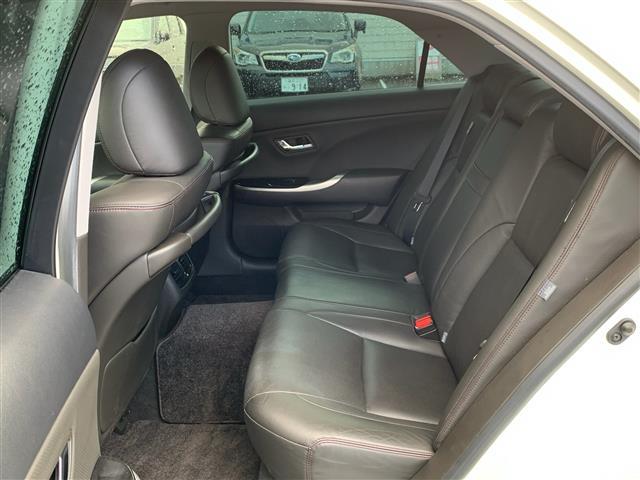 クラウン ２．５アスリート　プレミアムエディション　純正ナビ（ＣＤ・ＤＶＤ・ＢＴ接続可）／フルセグテレビ／バックカメラ／ビルトインＥＴＣ／パワーシート（Ｄ席・Ｎ席）／シートヒーター（Ｄ席・Ｎ席）／エアシート（Ｄ席・Ｎ席）（13枚目）