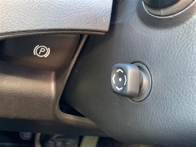 クラウン ２．５アスリート　プレミアムエディション　純正ナビ（ＣＤ・ＤＶＤ・ＢＴ接続可）／フルセグテレビ／バックカメラ／ビルトインＥＴＣ／パワーシート（Ｄ席・Ｎ席）／シートヒーター（Ｄ席・Ｎ席）／エアシート（Ｄ席・Ｎ席）（28枚目）