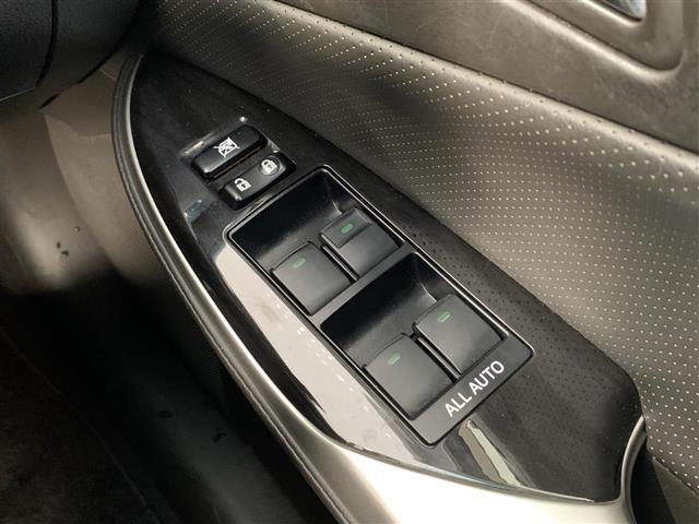 クラウン ２．５アスリート　プレミアムエディション　純正ナビ（ＣＤ・ＤＶＤ・ＢＴ接続可）／フルセグテレビ／バックカメラ／ビルトインＥＴＣ／パワーシート（Ｄ席・Ｎ席）／シートヒーター（Ｄ席・Ｎ席）／エアシート（Ｄ席・Ｎ席）（29枚目）