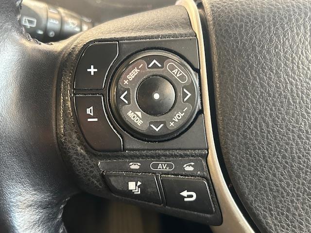 エスクァイア Ｇｉ　純正ＳＤナビ　３列シート　運転席＆助手席シートヒーター　ホット＆クールボックス　クルーズコントロール　ＭＴモード付ＡＴ　オートライト　ＥＴＣ　Ｂｌｕｅｔｏｏｔｈ再生　フルセグＴＶ　バックカメラ（10枚目）
