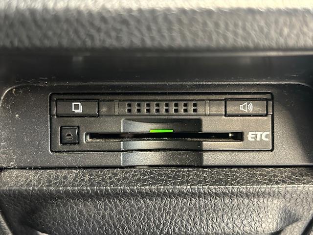 エスクァイア Ｇｉ　純正ＳＤナビ　３列シート　運転席＆助手席シートヒーター　ホット＆クールボックス　クルーズコントロール　ＭＴモード付ＡＴ　オートライト　ＥＴＣ　Ｂｌｕｅｔｏｏｔｈ再生　フルセグＴＶ　バックカメラ（12枚目）