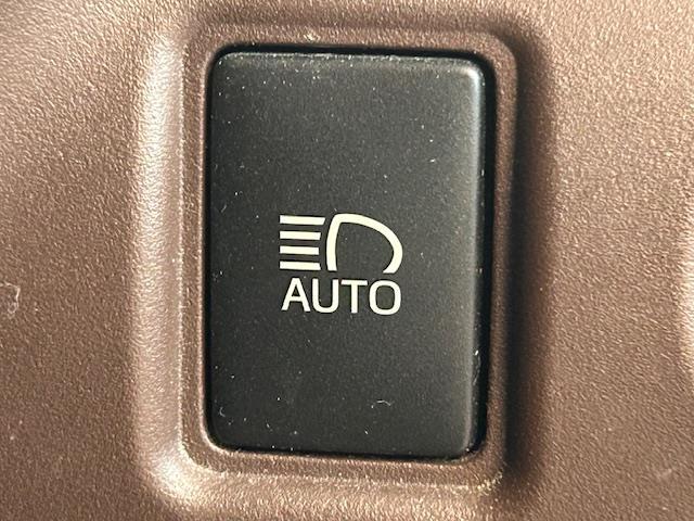 エスクァイア Ｇｉ　純正ＳＤナビ　３列シート　運転席＆助手席シートヒーター　ホット＆クールボックス　クルーズコントロール　ＭＴモード付ＡＴ　オートライト　ＥＴＣ　Ｂｌｕｅｔｏｏｔｈ再生　フルセグＴＶ　バックカメラ（16枚目）