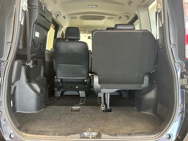 エスクァイア Ｇｉ　純正ＳＤナビ　３列シート　運転席＆助手席シートヒーター　ホット＆クールボックス　クルーズコントロール　ＭＴモード付ＡＴ　オートライト　ＥＴＣ　Ｂｌｕｅｔｏｏｔｈ再生　フルセグＴＶ　バックカメラ（25枚目）