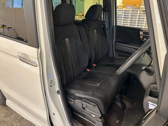 Ｎ－ＢＯＸカスタム Ｇ・Ｌホンダセンシング　純正カーオーディオ　追従走行　コーナーセンサー　レーンキープアシスト　衝突被害軽減システム　前方ドライブレコーダー　ＥＴＣ　ＨＤＭＩ接続　Ｂｌｕｅｔｏｏｔｈ再生　片側パワースライドドア　横滑り防止装置（18枚目）