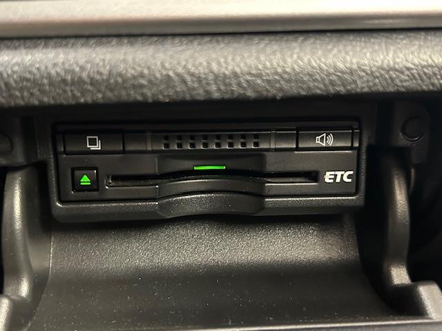 クラウンハイブリッド ロイヤルサルーン　純正ナビ　パワーシート　シートヒーター　クルーズコントロール　ＭＴモード付ＡＴ　ＥＴＣ　横滑り防止装置　盗難防止装置　バックカメラ　Ｂｌｕｅｔｏｏｔｈ再生　オートライト　プッシュスタート（14枚目）