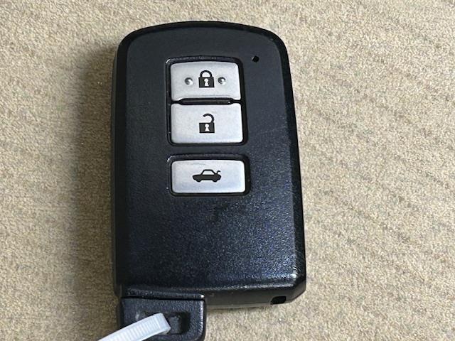クラウンハイブリッド ロイヤルサルーン　純正ナビ　パワーシート　シートヒーター　クルーズコントロール　ＭＴモード付ＡＴ　ＥＴＣ　横滑り防止装置　盗難防止装置　バックカメラ　Ｂｌｕｅｔｏｏｔｈ再生　オートライト　プッシュスタート（18枚目）