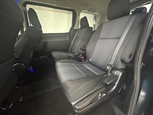 ヴォクシー ZS 煌 4WD 純正9インチナビ 両側パワースライドドア TRDエアロ(フロント・リア) 前後ドライブレコーダー ETC MTモード付AT Bluetooth再生 横滑り防止装置 プッシュスタート(18枚目)