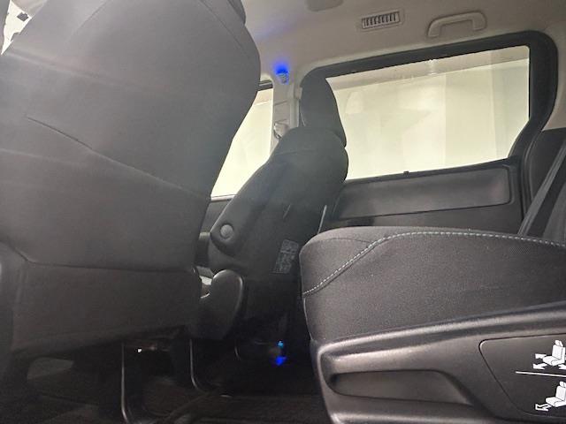 ヴォクシー ZS 煌 4WD 純正9インチナビ 両側パワースライドドア TRDエアロ(フロント・リア) 前後ドライブレコーダー ETC MTモード付AT Bluetooth再生 横滑り防止装置 プッシュスタート(19枚目)