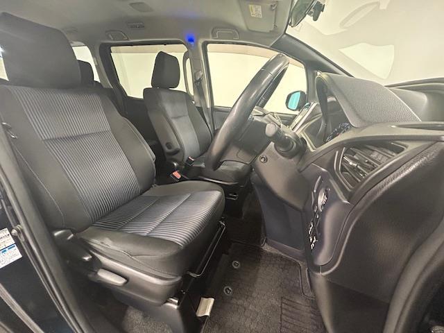 ヴォクシー ZS 煌 4WD 純正9インチナビ 両側パワースライドドア TRDエアロ(フロント・リア) 前後ドライブレコーダー ETC MTモード付AT Bluetooth再生 横滑り防止装置 プッシュスタート(22枚目)