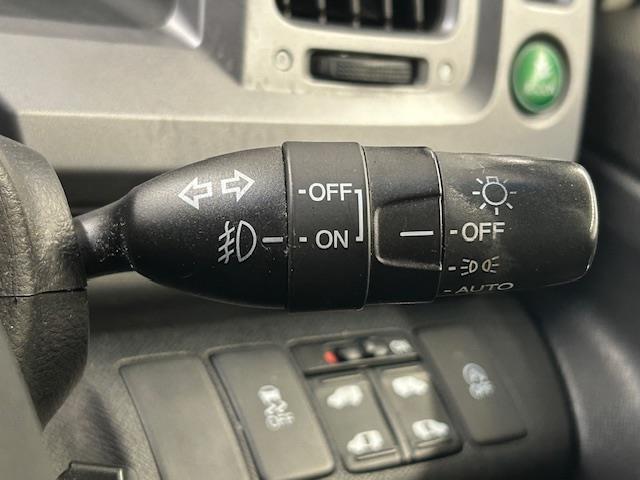 ステップワゴンスパーダ Ｚ　クールスピリット　純正ＨＤＤナビ　フルセグテレビ　バックカメラ　フリップダウンモニター　クルーズコントロール　両側パワースライドドア　ＨＩＤ　オートライト　ＥＴＣ　電動格納ミラー　アイドリングストップ（12枚目）