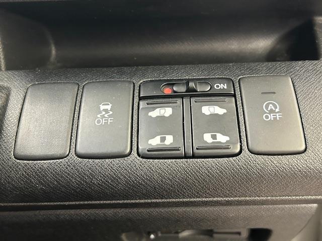 ステップワゴンスパーダ Ｚ　クールスピリット　純正ＨＤＤナビ　フルセグテレビ　バックカメラ　フリップダウンモニター　クルーズコントロール　両側パワースライドドア　ＨＩＤ　オートライト　ＥＴＣ　電動格納ミラー　アイドリングストップ（13枚目）