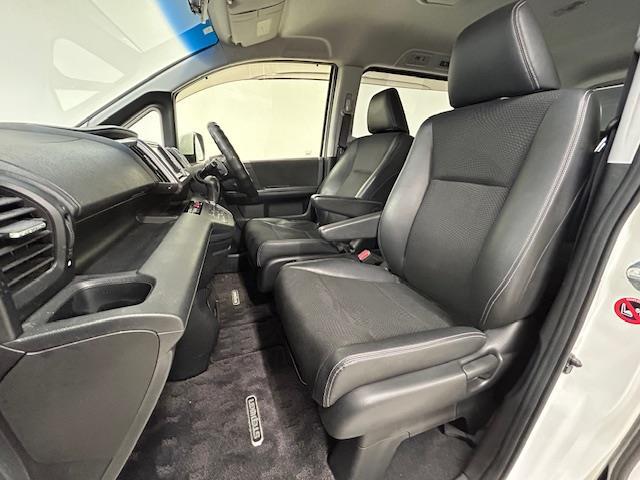 ステップワゴンスパーダ Ｚ　クールスピリット　純正ＨＤＤナビ　フルセグテレビ　バックカメラ　フリップダウンモニター　クルーズコントロール　両側パワースライドドア　ＨＩＤ　オートライト　ＥＴＣ　電動格納ミラー　アイドリングストップ（17枚目）