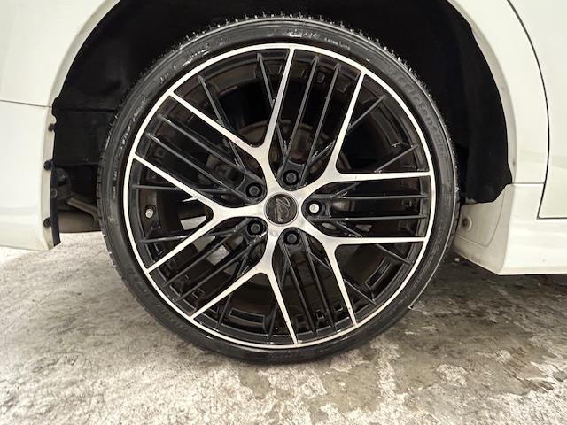 ステップワゴンスパーダ Ｚ　クールスピリット　純正ＨＤＤナビ　フルセグテレビ　バックカメラ　フリップダウンモニター　クルーズコントロール　両側パワースライドドア　ＨＩＤ　オートライト　ＥＴＣ　電動格納ミラー　アイドリングストップ（41枚目）