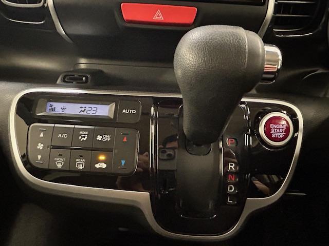 Ｎ－ＢＯＸカスタム Ｇ・Ｌパッケージ　純正ナビ　衝突被害軽減ブレーキ　バックカメラ　ドアバイザー　片側パワースライドドア　ＥＴＣ　キセノンライト　オートライト　スペアキー　フォグランプ　プッシュスタート　アイドリングストップ（5枚目）