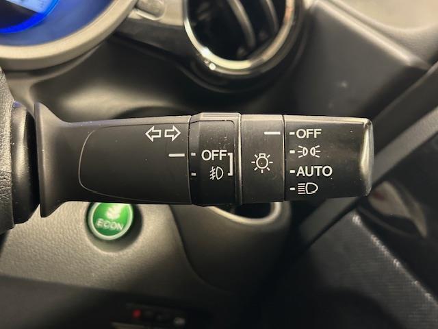 Ｎ－ＢＯＸカスタム Ｇ・Ｌパッケージ　純正ナビ　衝突被害軽減ブレーキ　バックカメラ　ドアバイザー　片側パワースライドドア　ＥＴＣ　キセノンライト　オートライト　スペアキー　フォグランプ　プッシュスタート　アイドリングストップ（9枚目）