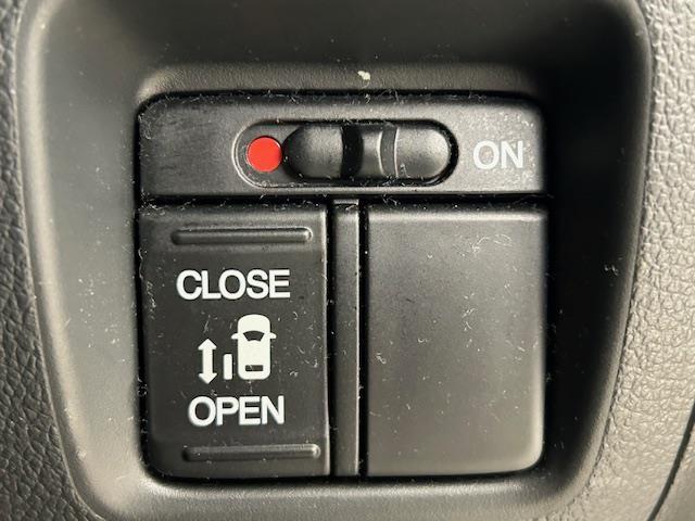 Ｎ－ＢＯＸカスタム Ｇ・Ｌパッケージ　純正ナビ　衝突被害軽減ブレーキ　バックカメラ　ドアバイザー　片側パワースライドドア　ＥＴＣ　キセノンライト　オートライト　スペアキー　フォグランプ　プッシュスタート　アイドリングストップ（11枚目）