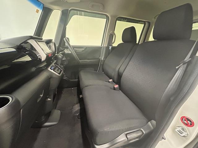 Ｎ－ＢＯＸカスタム Ｇ・Ｌパッケージ　純正ナビ　衝突被害軽減ブレーキ　バックカメラ　ドアバイザー　片側パワースライドドア　ＥＴＣ　キセノンライト　オートライト　スペアキー　フォグランプ　プッシュスタート　アイドリングストップ（16枚目）