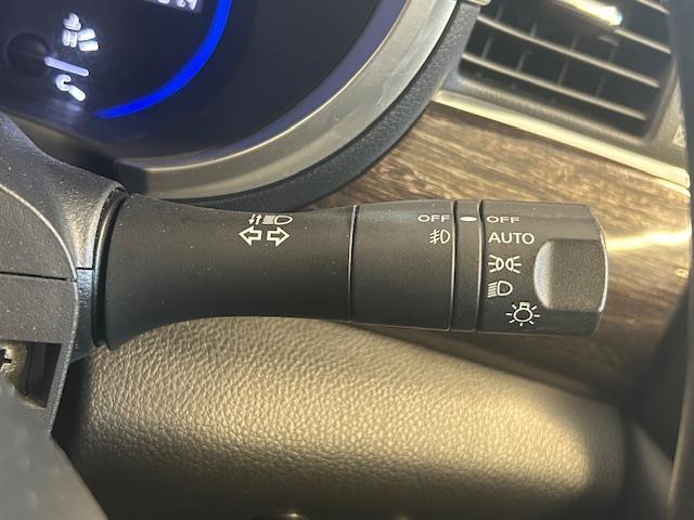 エルグランド 250ハイウェイスターアーバンクロム ナビゲーション ワンセグテレビ フリップダウンモニター 全方位カメラ ウィンカーミラー プッシュスタート 両側パワースライドドア ETC HID オートライト 純正アルミホイール 電動格納ミラー(12枚目)