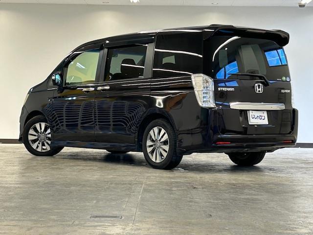 ステップワゴンスパーダ Z 純正9インチナビ バックカメラ ビルトインETC 両側パワースライドドア クルーズコントロール パドルシフト 3列シート 純正16インチアルミホイール スペアキー1本 キセノンヘッドライト(3枚目)