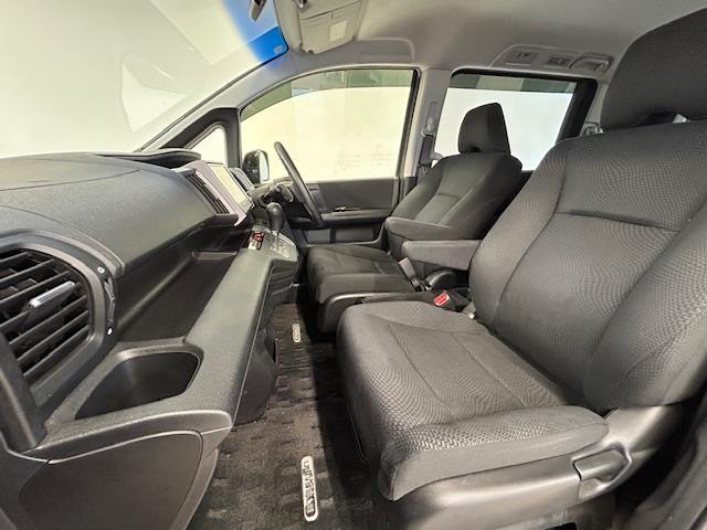 ステップワゴンスパーダ Z 純正9インチナビ バックカメラ ビルトインETC 両側パワースライドドア クルーズコントロール パドルシフト 3列シート 純正16インチアルミホイール スペアキー1本 キセノンヘッドライト(17枚目)