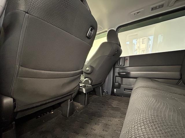 ステップワゴンスパーダ Z 純正9インチナビ バックカメラ ビルトインETC 両側パワースライドドア クルーズコントロール パドルシフト 3列シート 純正16インチアルミホイール スペアキー1本 キセノンヘッドライト(33枚目)