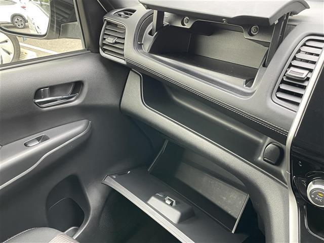 セレナ ハイウェイスター　Ｖセレクション　ナビ　バックカメラ　フルセグ　Ｂｌｕｅｔｏｏｔｈ　両側パワースライドドア　エマージェンシーブレーキ　ＬＤＷ　クルーズコントロール　ＥＴＣ　プッシュスタート　ＬＥＤヘッドライト　フォグランプ（7枚目）