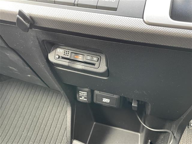 フリードハイブリッド ジャストセレクション ナビ バックカメラ 両側パワースライドドア ハーフレザーシート クルーズコントロール 電格ミラー HIDヘッドライト フォグランプ オートライト ETC スマートキー(6枚目)