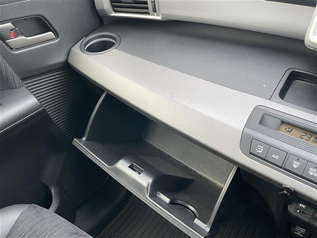 フリードハイブリッド ジャストセレクション ナビ バックカメラ 両側パワースライドドア ハーフレザーシート クルーズコントロール 電格ミラー HIDヘッドライト フォグランプ オートライト ETC スマートキー(7枚目)