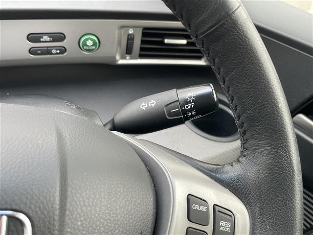 フリードハイブリッド ジャストセレクション ナビ バックカメラ 両側パワースライドドア ハーフレザーシート クルーズコントロール 電格ミラー HIDヘッドライト フォグランプ オートライト ETC スマートキー(13枚目)