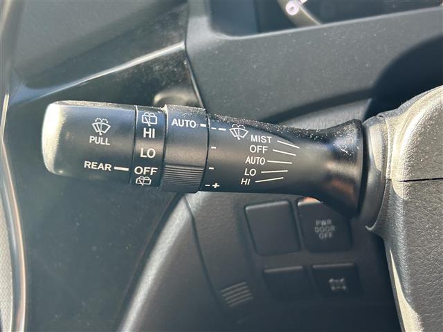 アルファード ２４０Ｓ　タイプゴールドＩＩ　９インチナビ　フルセグＴＶ　バックカメラ　ＥＴＣ　両側パワースライドドア　パワーバックドア　クルーズコントロール　ハーフレザーシート　トヨタオートアラーム　クリアランスソナー　ＨＩＤヘッドランプ（5枚目）