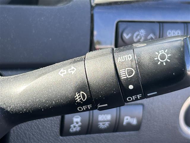 アルファード ２４０Ｓ　タイプゴールドＩＩ　９インチナビ　フルセグＴＶ　バックカメラ　ＥＴＣ　両側パワースライドドア　パワーバックドア　クルーズコントロール　ハーフレザーシート　トヨタオートアラーム　クリアランスソナー　ＨＩＤヘッドランプ（7枚目）