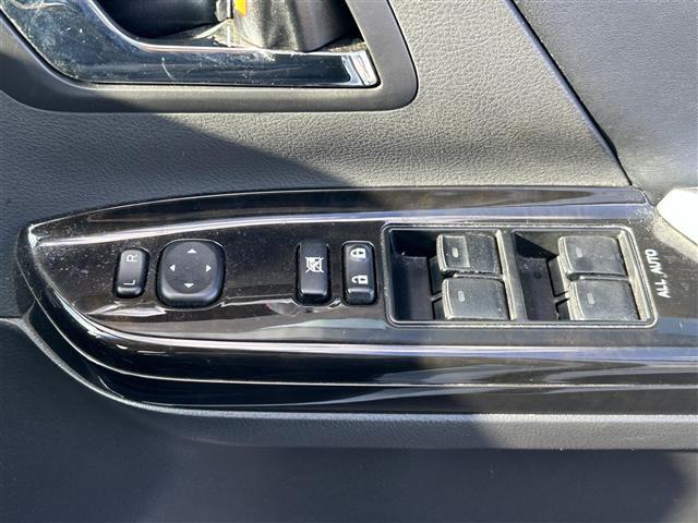 アルファード ２４０Ｓ　タイプゴールドＩＩ　９インチナビ　フルセグＴＶ　バックカメラ　ＥＴＣ　両側パワースライドドア　パワーバックドア　クルーズコントロール　ハーフレザーシート　トヨタオートアラーム　クリアランスソナー　ＨＩＤヘッドランプ（11枚目）