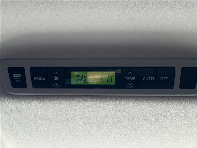 アルファード ２４０Ｓ　タイプゴールドＩＩ　９インチナビ　フルセグＴＶ　バックカメラ　ＥＴＣ　両側パワースライドドア　パワーバックドア　クルーズコントロール　ハーフレザーシート　トヨタオートアラーム　クリアランスソナー　ＨＩＤヘッドランプ（12枚目）