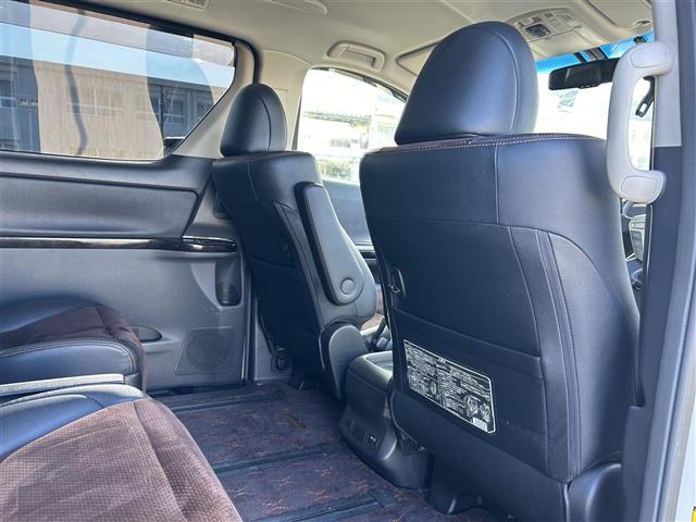 アルファード ２４０Ｓ　タイプゴールドＩＩ　９インチナビ　フルセグＴＶ　バックカメラ　ＥＴＣ　両側パワースライドドア　パワーバックドア　クルーズコントロール　ハーフレザーシート　トヨタオートアラーム　クリアランスソナー　ＨＩＤヘッドランプ（21枚目）