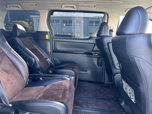 アルファード ２４０Ｓ　タイプゴールドＩＩ　９インチナビ　フルセグＴＶ　バックカメラ　ＥＴＣ　両側パワースライドドア　パワーバックドア　クルーズコントロール　ハーフレザーシート　トヨタオートアラーム　クリアランスソナー　ＨＩＤヘッドランプ（23枚目）