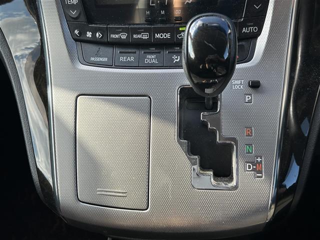 アルファード ２４０Ｓ　タイプゴールドＩＩ　９インチナビ　フルセグＴＶ　バックカメラ　ＥＴＣ　両側パワースライドドア　パワーバックドア　クルーズコントロール　ハーフレザーシート　トヨタオートアラーム　クリアランスソナー　ＨＩＤヘッドランプ（24枚目）