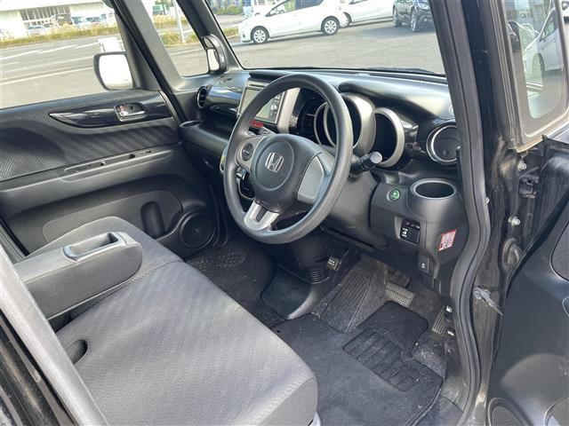 Ｎ－ＢＯＸカスタム Ｇ・Ｌパッケージ　純正ナビ　ワンセグ　片側パワースライドドア　ＥＴＣ　社外１５インチＡＷ　純正フロアマット　ベンチシート（11枚目）